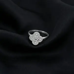 Van Cleef & Arpels, Vintage Alhambra Ring